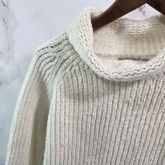 Banana Republic Sweater Womens Medium Cream White Wool Merino Boxy Turtleneck - Picture 2 of 10